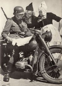 MEI 1940 AM HAFEN VON VOLENDAM (BMW R5)--