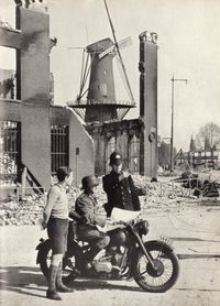 MEI 1940 KRADMELDER IN ROTTERDAM--